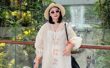 Áo sheer phối ngoài áo hai dây, tôn nét quyến rũ đầy kín đáo