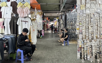 Từng đắt ngang nhà phố, giá sạp chợ Phạm Văn Hai giờ gây sốc: Lối đi thênh thang mùa tết