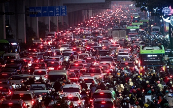 Đường phố Hà Nội ùn tắc những ngày cận tết Nguyên đán