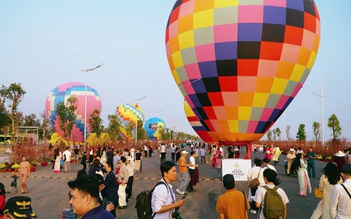 Cả nước rạo rực đón xuân