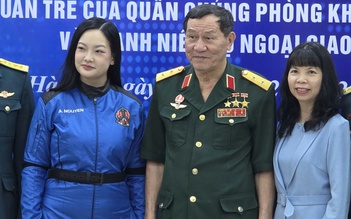 Cuộc gặp giữa trung tướng Phạm Tuân và người phụ nữ gốc Việt đầu tiên vào vũ trụ Amanda Nguyễn