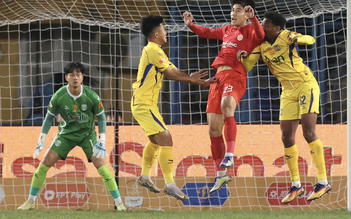 Trợ lý HLV Popov bức xúc trọng tài, HLV SLNA tiết lộ điều xúc động về thủ môn Cao Văn Bình