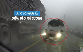 Tài xế lái ô tô con vượt ẩu giữa đèo sương mù bị CSGT xử phạt