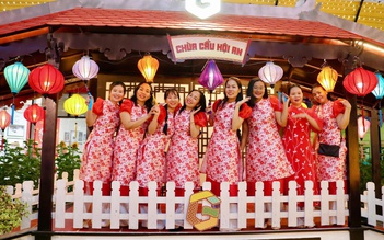 Check-in với chùa Một Cột, chùa Cầu Hội An tại đường hoa xuân ở TP.HCM