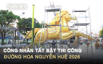 Cận cảnh linh vật ngựa khổng lồ cao 7 m vừa 'đổ bộ' Đường hoa Nguyễn Huệ 2026