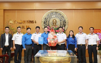 Tự hào về sự hy sinh thầm lặng của các chiến sĩ nơi đầu sóng ngọn gió