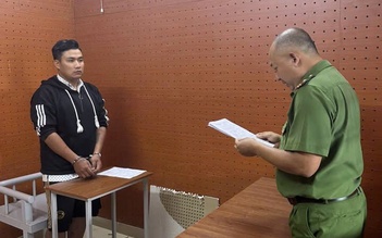 Công an Cần Thơ bắt nghi phạm dùng dao cướp điện thoại lúc nửa đêm