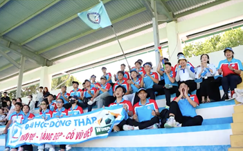 Cô gái từ Đồng Tháp ra Nha Trang cổ vũ bạn trai, nói lời từ trái tim…