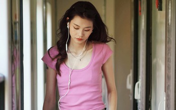 Khám phá 3 kiểu áo đẹp nhất nên diện cùng quần jeans xanh