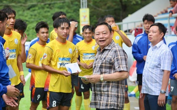 Trường ĐH Đồng Tháp được thưởng nóng: 'Lửa' miền Tây cháy trong cơn mưa nặng hạt