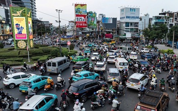 Tranh luận quanh chuyện giữ hay tháo vòng xoay