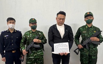 Bắt 1 người Trung Quốc vận chuyển vàng trái phép vào Việt Nam