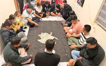 Quảng Trị: Phá sòng xóc đĩa tại nhà riêng, tạm giữ 17 con bạc