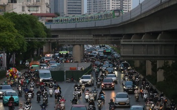 Hà Nội: Xuất hiện 'lô cốt' dự án chống ngập, đường Nguyễn Trãi tắc càng thêm tắc