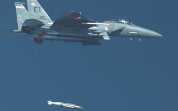 Mỹ dùng bom xuyên hầm hơn 2 tấn tập kích ở Iran