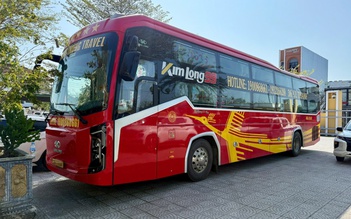 Bị Cục CSGT tước giấy chứng nhận và tem kiểm định, xe khách vẫn chạy 'chui'