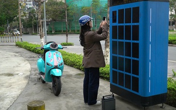 Đổi pin xe điện - 'đũa thần' cho giao thông xanh thời biến động xăng dầu