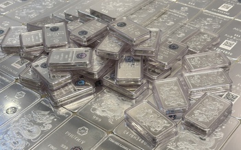 Giá vàng tiếp tục 'rơi', giá bạc bật tăng