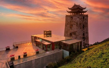 Bên trong quán cà phê Starbucks cao nhất châu Á tại Việt Nam