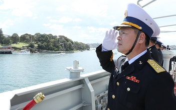 Hình ảnh tàu hộ vệ tên lửa 016-Quang Trung trong Lễ duyệt binh tàu Hải quân quốc tế