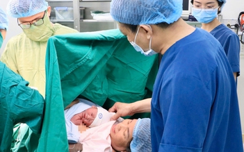 Sản phụ 60 tuổi sinh con trai 2,8 kg