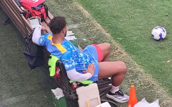 Xuân Son gặp vấn đề ở chân, bỏ dở buổi tập đầu cùng đội tuyển Việt Nam