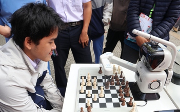 Thử thách đánh cờ cùng robot: Điểm nhấn công nghệ tại ngày hội tư vấn mùa thi