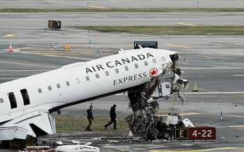 Tiếp viên Air Canada văng xa 100 m vẫn sống sót khi máy bay đụng xe cứu hỏa