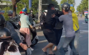 Từ va chạm nhỏ đến ẩu đả giữa đường: Nhiều người mất kiểm soát vì áp lực kẹt xe