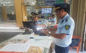 Đồng Tháp xử phạt 9 tiệm vàng bán trang sức giả thương hiệu Chanel, Versace