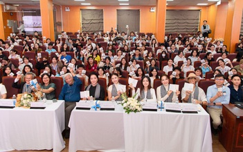 Nhật ký Hành trình Từ Trái Tim: Trao sách quý, khơi khát vọng cho thế hệ trẻ