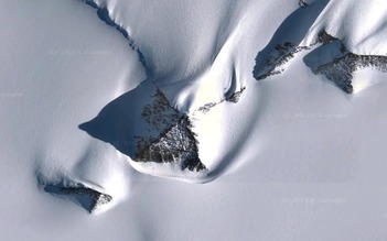 Bí ẩn 'kim tự tháp' ở Nam Cực