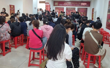 Giá vàng Bảo Tín Minh Châu giảm mạnh, mỗi khách được mua tối đa 2 chỉ