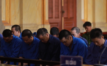 Đội bảo vệ Khu Công nghệ cao TP.HCM lãnh án vì 'bán đường' cho xe tải