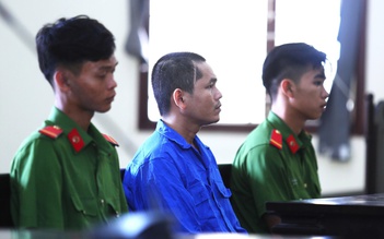 Mang dao truy sát chồng cũ của người tình vì bị 'mỉa mai'