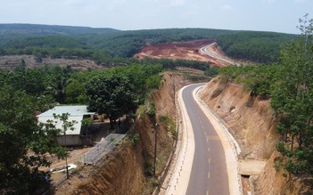 Thêm nhà dân chênh vênh bên mép vực ở Đồng Nai: UBND xã xác nhận Báo Thanh Niên phản ánh đúng