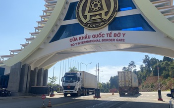 Phát hiện xe tải chở 900 lít xăng không hóa đơn gần biên giới