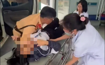 CSGT Quảng Trị kịp chuyển cấp cứu một nữ sinh ngất xỉu ven đường