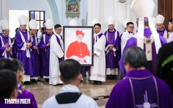 Đức Hồng y Gioan Baotixita Phạm Minh Mẫn về nơi an nghỉ cuối cùng