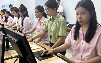 Vì sao thi giỏi nghề vẫn phải giỏi cả tiếng Anh?