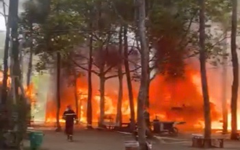 Cháy khu kinh tế đêm Măng Đen giữa rừng thông, thiêu rụi 4 ki ốt