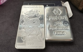 Giá bạc tăng 2 triệu đồng, người mua vẫn lỗ nặng