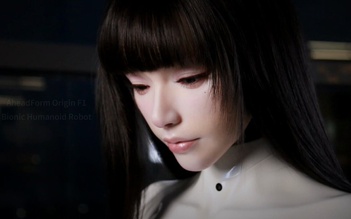 Robot Trung Quốc gây bất ngờ khi biết liếc nhìn và cười duyên
