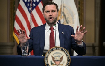 Phó tổng thống Mỹ nói 'bị ám ảnh' về UFO, sẽ 'tìm ra sự thật'