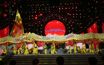 Rực rỡ 'Đêm hội Nguyên tiêu': Múa rồng 68m, 1.200 diễn viên diễu hành