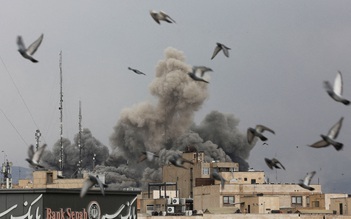 Israel tuyên bố tấn công thủ đô Iran và Lebanon cùng lúc, Hezbollah trả đũa