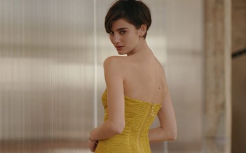 Váy hạ eo, nhân vật chính 'thầm lặng' của mùa này