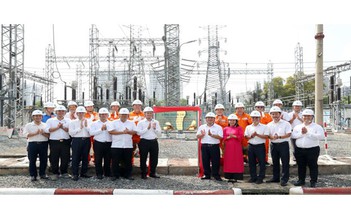 50 năm EVNHCMC, niềm tin luôn được thắp sáng