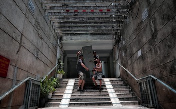 Bên trong cư xá Thanh Đa xuống cấp: Cư dân giằng co giữa đi và ở