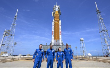 NASA bắt đầu đếm ngược cuộc phóng tàu có người lái lên mặt trăng